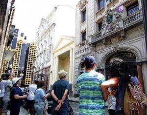 Santos oferece walking tour gratuito