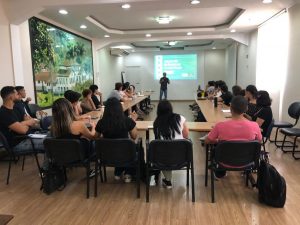Capacitações sobre administração pública em destaque no encontro dos Jovens Embaixadores do Clima em Santos