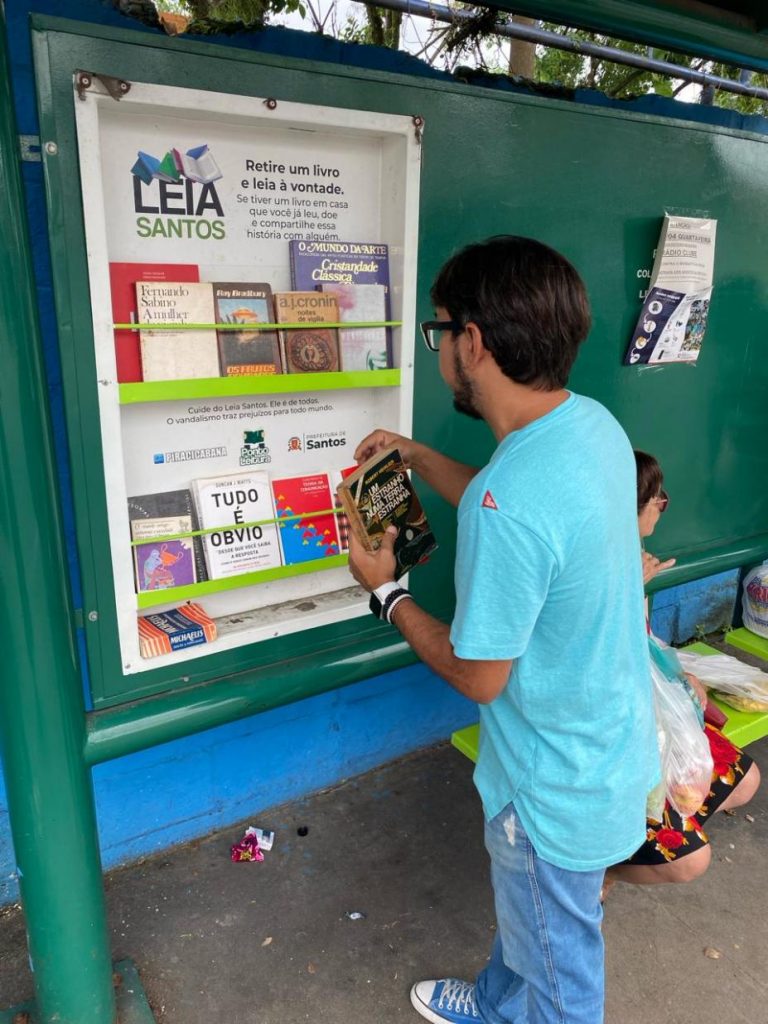Projeto Leia Santos disponibiliza displays para doações de livros