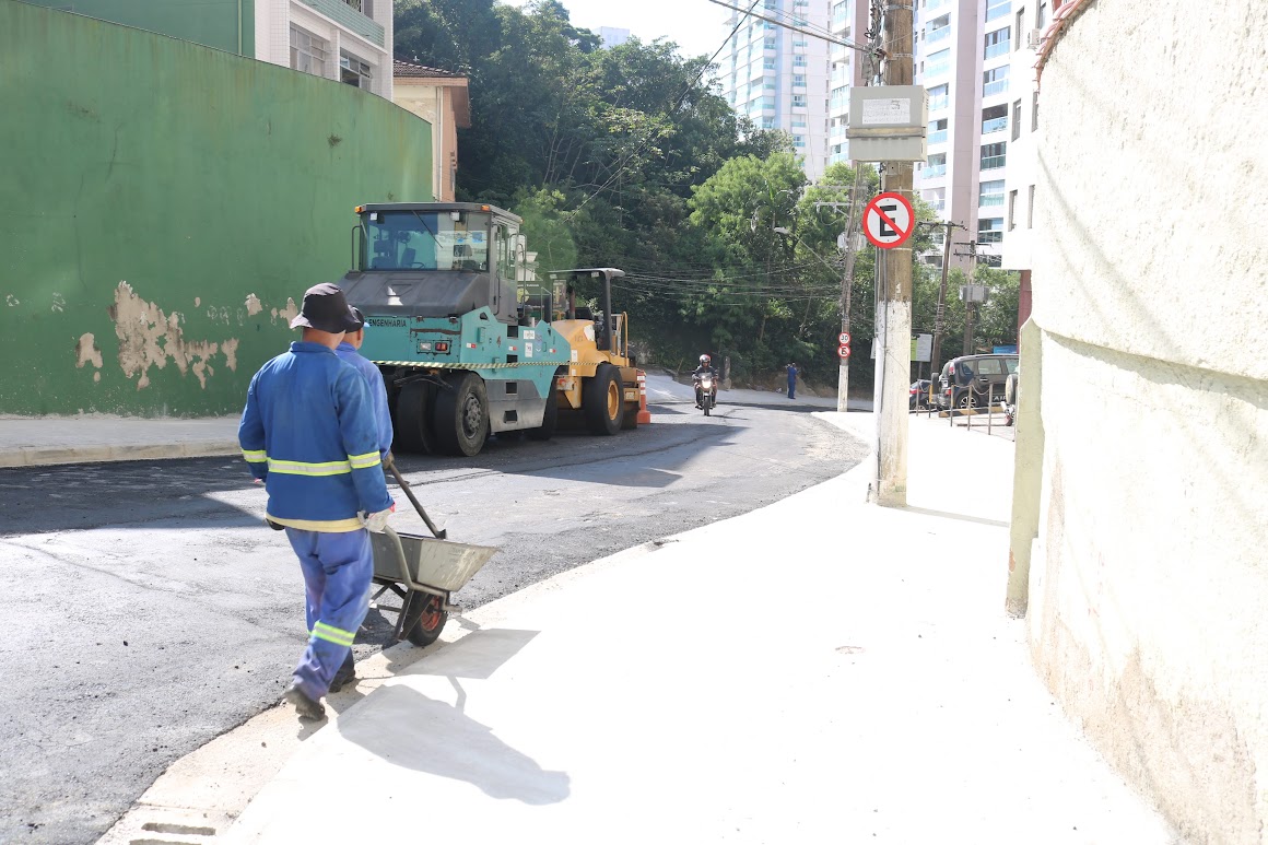 Santos investe em obras de infraestrutura no Morro José Menino | Jornal da Orla