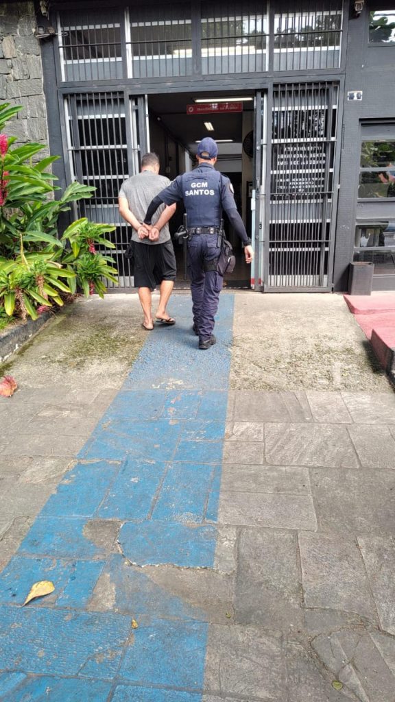 Guarda Municipal de Santos prende homem procurado pela justiça