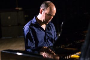 Adolfo Mendonça Trio encerra a 11ª edição do Rio Santos Jazz Fest neste sábado