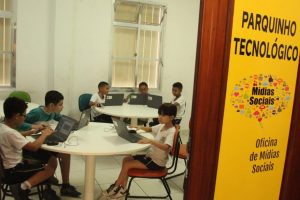 Alunos de Santos utilizam a tecnologia em projeto sobre o universo feminino