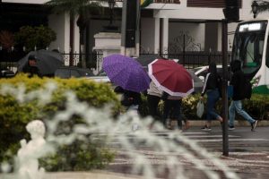 Defesa Civil emite alerta de frente fria e ventos fortes