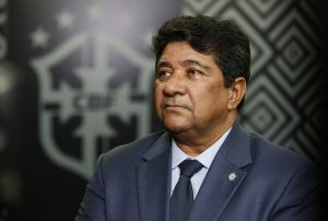Manda quem pode obedece quem tem juízo
