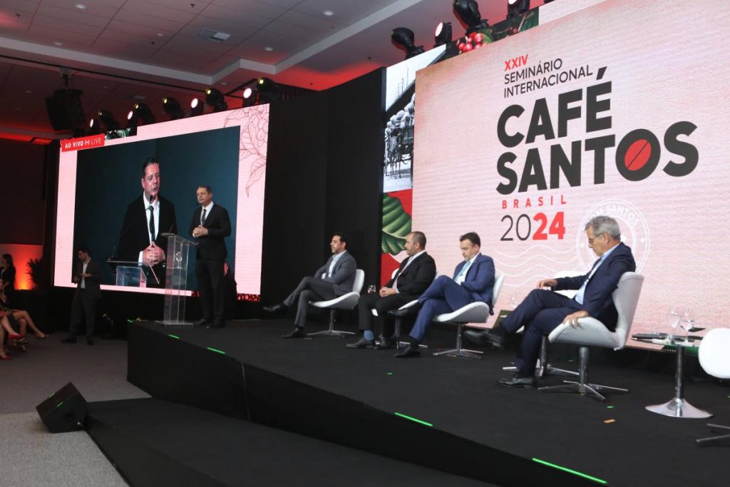Com participantes de mais de 20 países, Santos recebe evento internacional de café