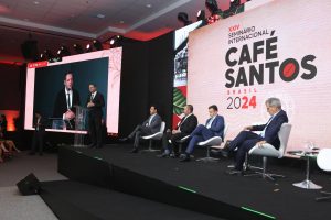 Com participantes de mais de 20 países, Santos recebe evento internacional de café