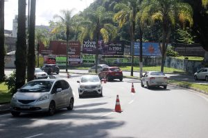 Faixa reversível é reativada na entrada de Santos