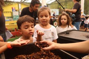 Composta Show une diversão e educação em Santos