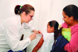 Vacinação nas escolas em Santos cresce quase 50% em um ano