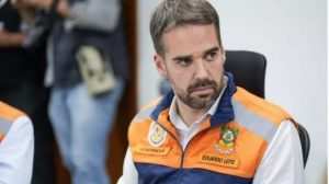 Quem és tu, a história vai me contar?
