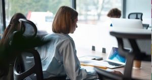 IBGE revela que mulheres ganham 17% a menos que os homens