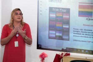 Policlínica capacita servidores para atendimento a comunidade LGBT