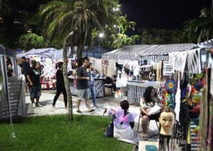 Feito Santos celebra 4 anos com 70 empreendedores locais