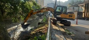 Limpeza dos canais do Saboó remove 600 toneladas de resíduos