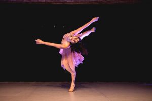Bailarina santista se classifica para competir nos principais festivais de dança do Brasil