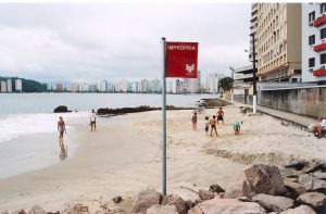 Praias de quatro cidades da Baixada Santista estão impróprias para banho de mar