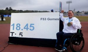 Beth Gomes bate recorde mundial no lançamento de disco