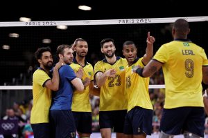 Vôlei masculino desencanta e vence a primeira em Paris 2024