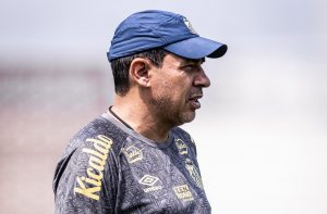 Fábio Carille quer aprimorar passes e finalização do Santos