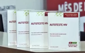 Autoteste para detectar HIV é distribuído gratuitamente em Santos