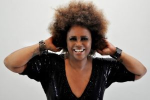 Santos recebe show gratuito de Sandra de Sá