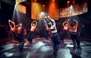 Cia de dança do Rio de Janeiro se apresenta em Santos