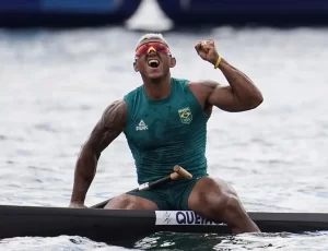Sesc Santos recebe o medalhista olímpico Isaquias Queiroz nas atividades da Semana Move