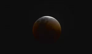 Eclipse parcial da Lua acontece hoje