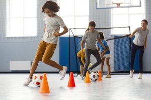 Praticar esportes desde a infância melhora saúde do coração durante a vida