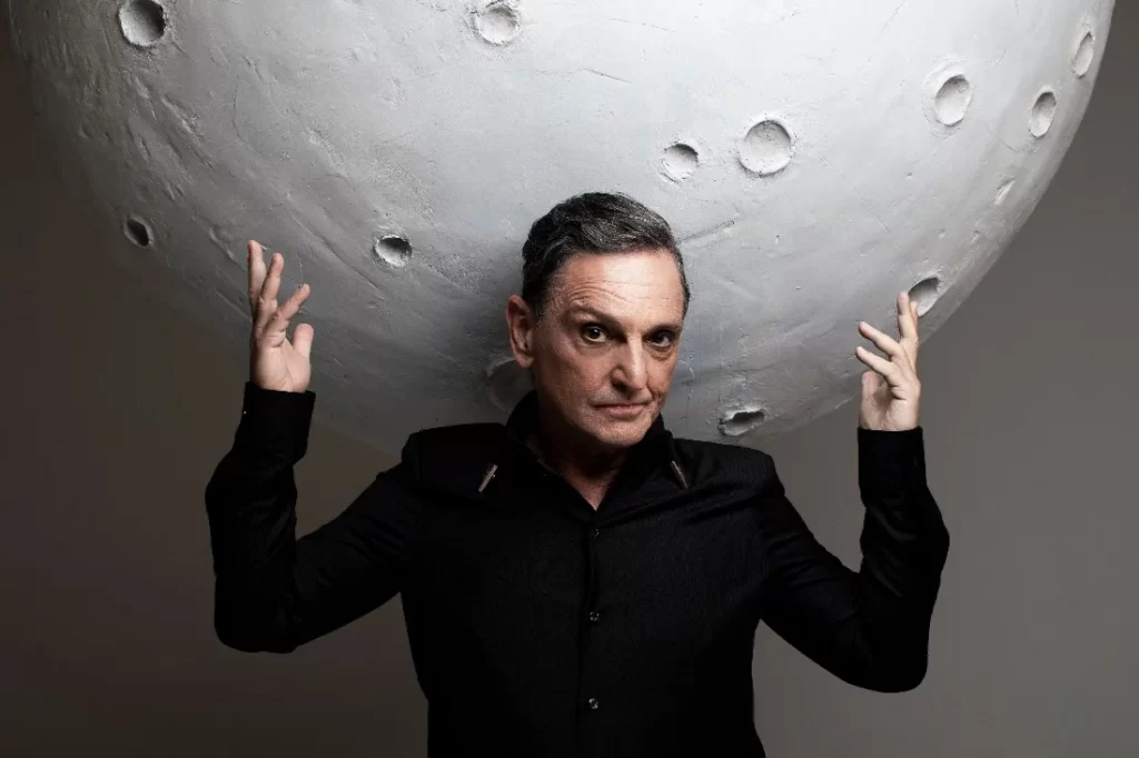 Paulo Miklos faz show gratuito no Arte no Dique, em Santos