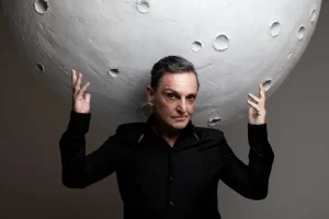 Paulo Miklos faz show gratuito no Arte no Dique, em Santos