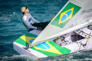 Torben Grael participa de prova de vela em Santos