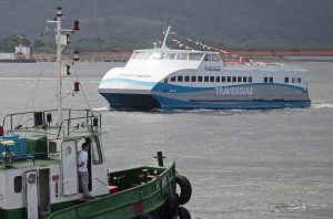 Travessia Santos/Vicente de Carvalho volta a operar