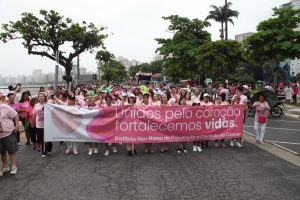 Caminhada do outubro rosa em Santos pela prevenção ao câncer