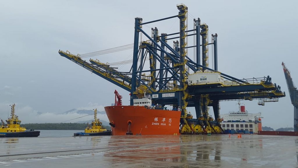 Dois novos portêineres chegam ao Porto de Santos