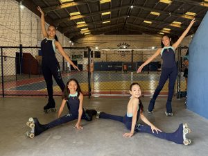 Patinadoras artísticas do Guarujá participam de competição