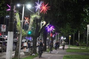Para o Natal, Santos se ilumina com 2 milhões de pontos de LED