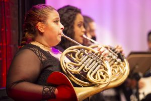 Música e prestação de serviços marcam comemorações a Santo Amaro em Guarujá