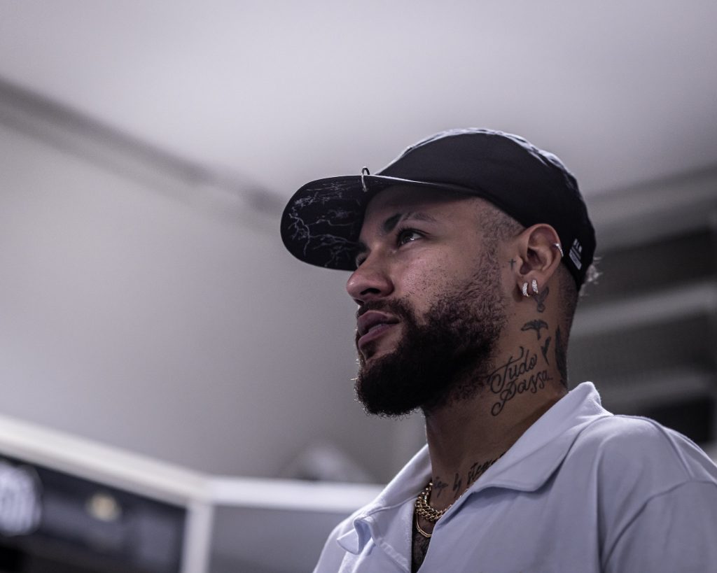 Agente de Neymar diz que jogador voltaria ‘com muito prazer’ ao Barcelona: ‘Não deveria ter saído’