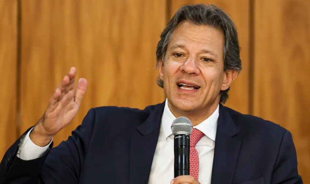 Pé-de-Meia não vai ser interrompido, diz Haddad