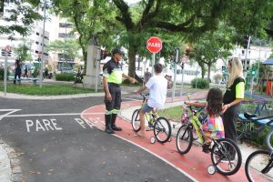 Crianças já aproveitam férias na Minicidade do Trânsito em Santos