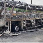 Ônibus municipal é incendiado no Guarujá