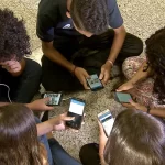 Lula sanciona projeto que limita uso de celulares nas escolas