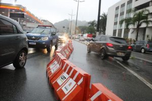 Faixa reversível é reativada para o trânsito na entrada da Cidade