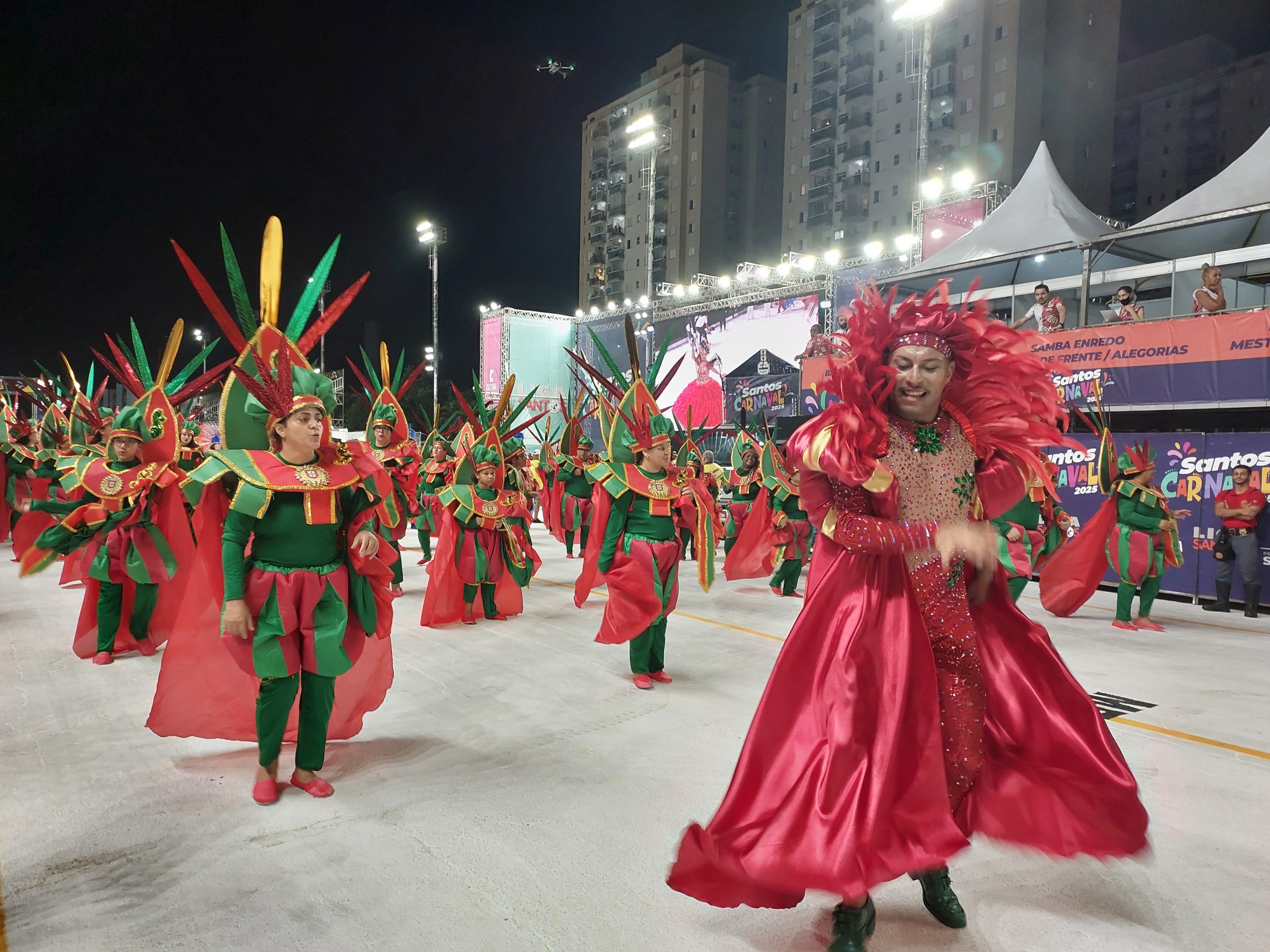 Imperatriz Alvinegra agita a noite com homenagem a Suzano | Jornal da Orla