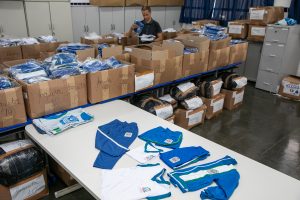 PG inicia distribuição de kits de uniforme escolar