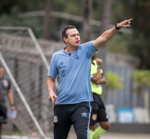 Sob o comando de Elder Campos, sub-17 do Santos realiza amistosos em Minas Gerais