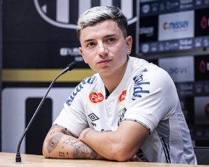 Barreal destaca peso do Santos e diz realizar sonho de atuar com Neymar: ‘Ídolo na Argentina’