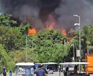 Incêndio atinge cidade cenográfica da TV Globo